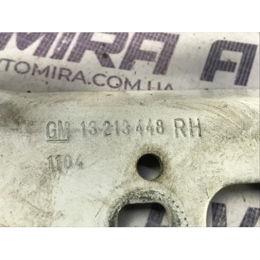 Петля капота права Opel Astra H 2004-2010 13213448